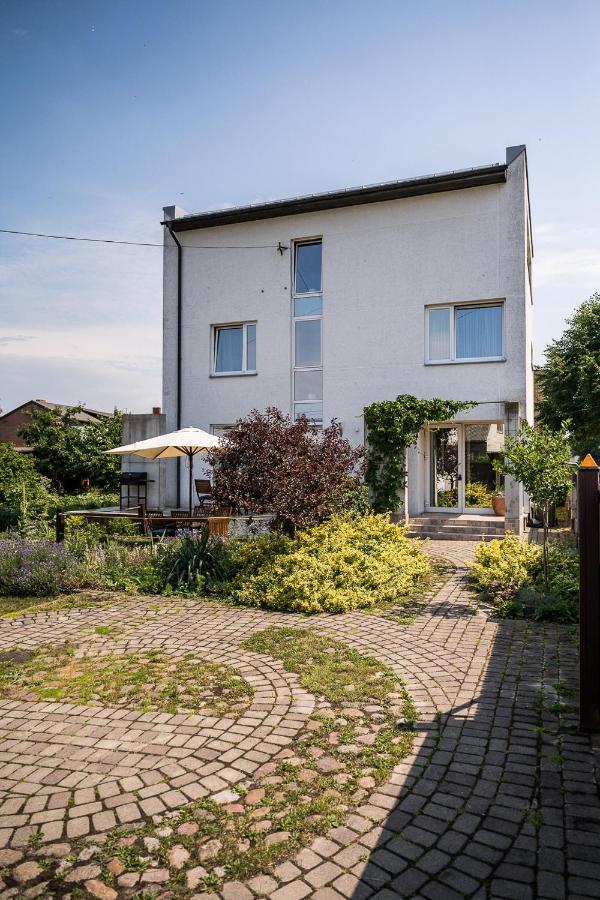 Detached House - 10 Min Walk To The Beach, Garden, Bbq, 40Insmarttv, Parking Villa Liepaja Exterior photo